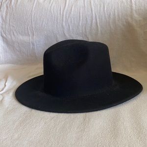 Gigi Pip Black Hat